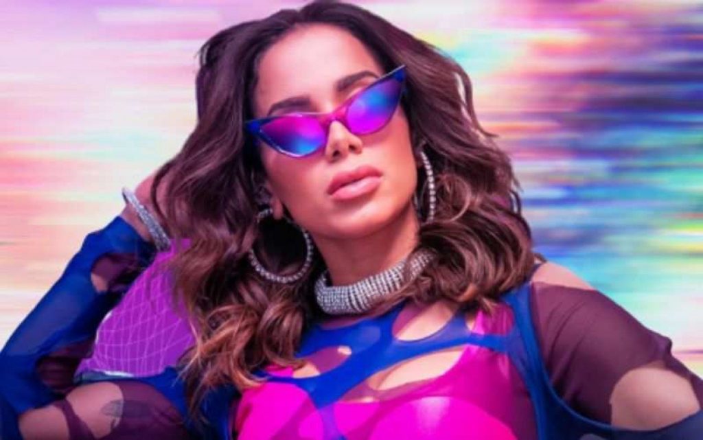 Anita wins "Best Female Artist" at the Latin American Music - Entertainment Awards