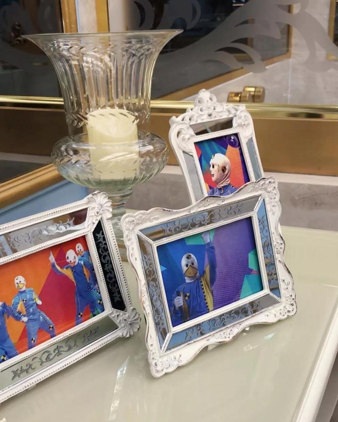 Dolls in frames in the leader's room "BBB 101 Day" - clone / Instagram