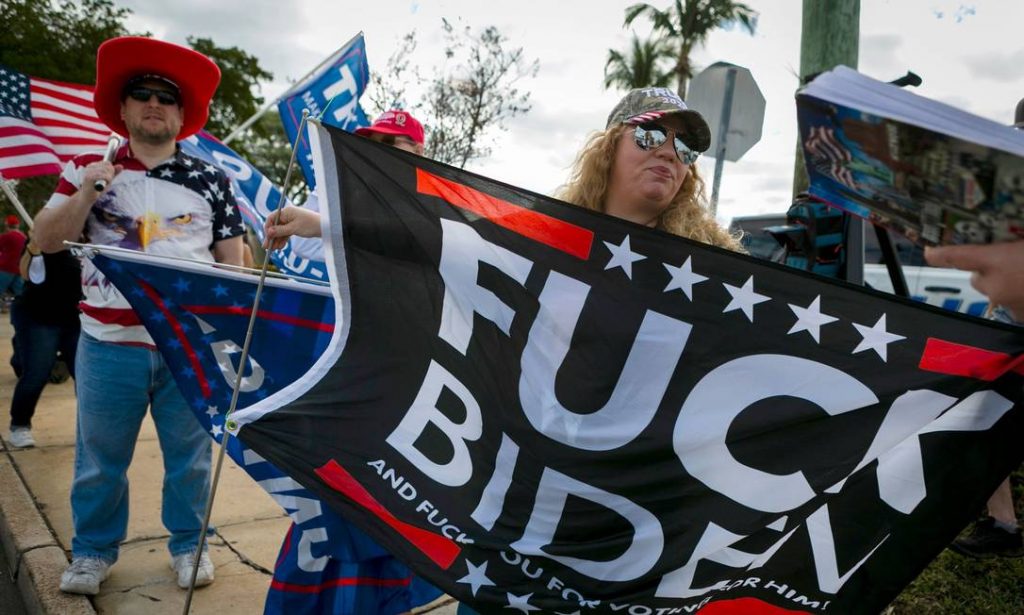 Donald Trump supporters wait for train to pass by on the way to Mar-e-Lago in Palm Beach, Florida Photo: Eva Marie Uskadegu / AFP