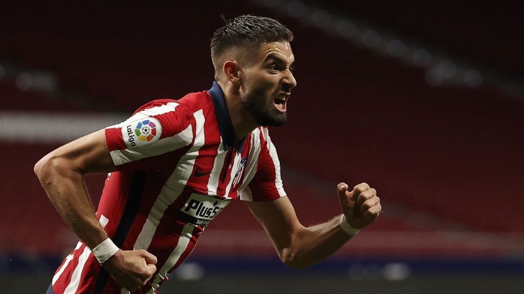Atletico takes advantage of Barcelona's stumbling block, defeats Real Sociedad and opens the top