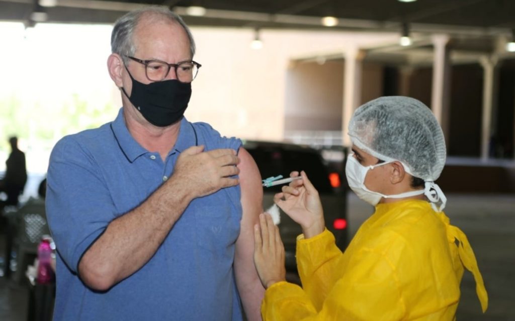 Cerro Gomez receives second dose of vaccine against Covid-19 in Fortaleza |  Ciara