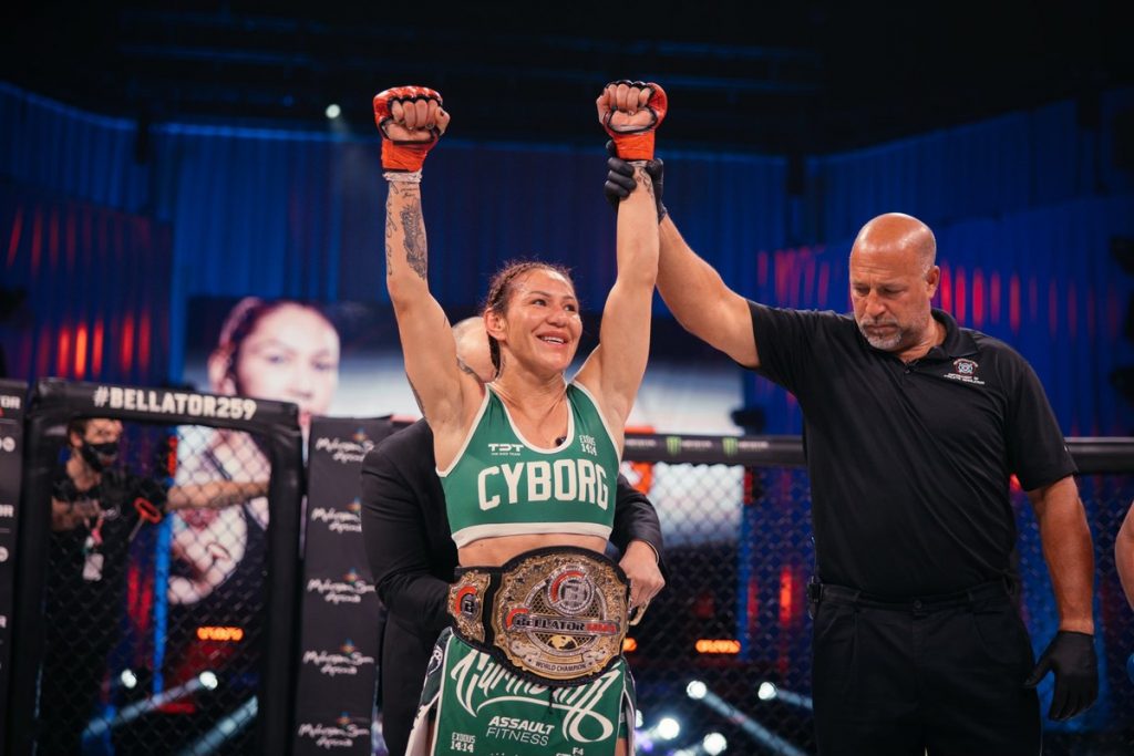 Chris Cyborg exits in the final seconds and maintains the Pilator belt |  Fighting