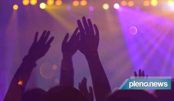 England Crowds Nightclub In Test Of Deflation |  Scientist