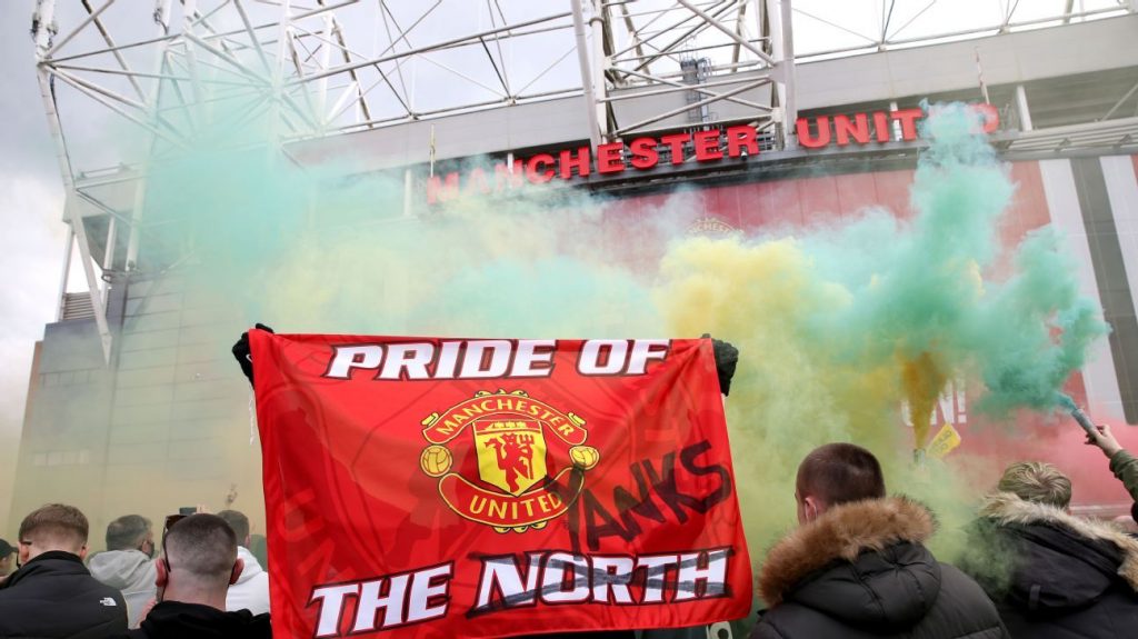 Manchester United fans protest against Liverpool classics and ask club owners to leave