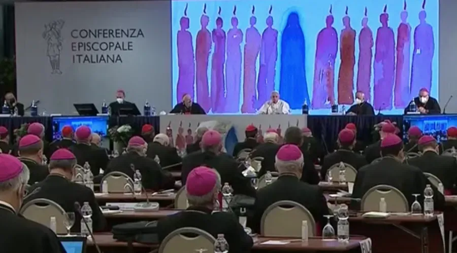 The Pope again criticizes the "rigidity" of seminarians