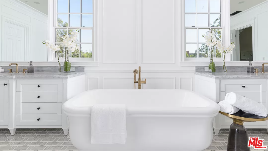 Mansion rented by Jennifer Garner Mansion rented by Jennifer Garner - Press release / MLS