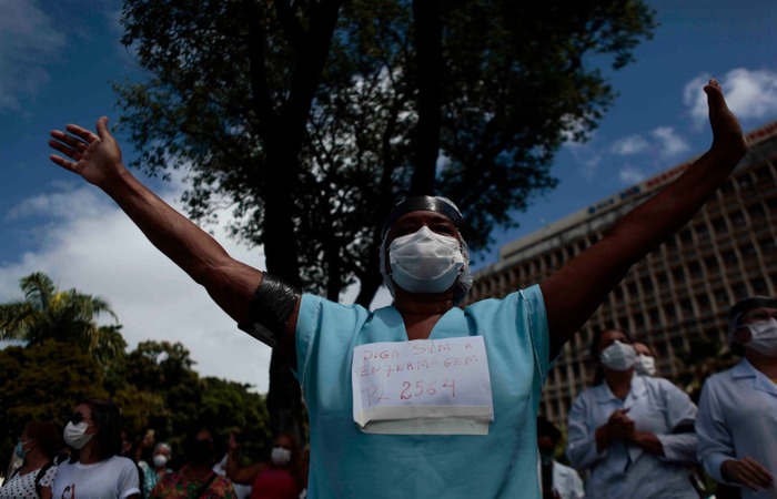 Nursing workers adhere to the national strike and perform work in Recife and inland