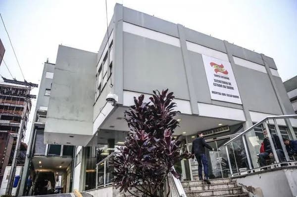 A teenager arrested in Florianópolis while pretending to be a doctor at Celso Ramos Hospital