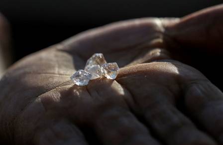 “Mysterious Stones” Lead to a Great Treasure Hunt in South Africa