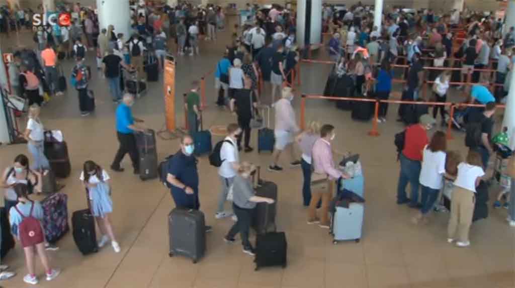Quick return to the UK causes queues at Foro Airport