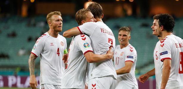 Denmark beat the Czech Republic 2-1