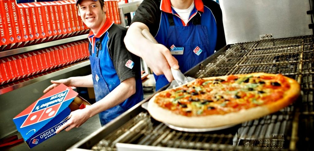 Domino's is giving away free pizza to those taking a second dose of the Covid-19 vaccine لقاح