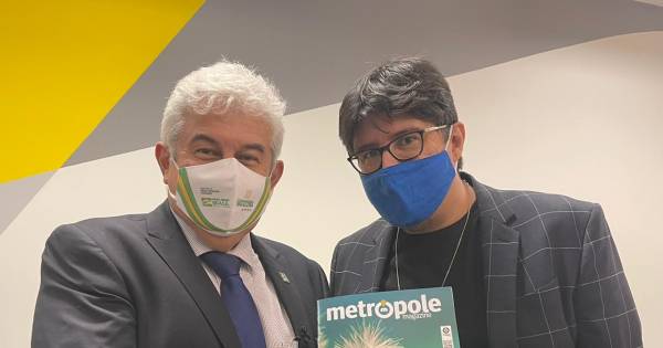 Marcos Pontes, Minister of Science, Technology and Innovation receives the magazine Metropole