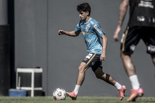 Pirrani says he was honored with Santos’ No. 10 jersey and thanks Sanchez for the advice