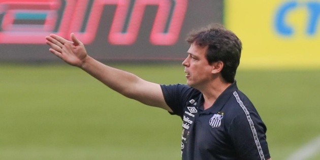 The defender receives two offers, refuses after speaking to Deniz and chooses Santos
