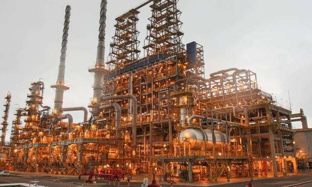 The President Ketlio Vargas Refinery (Ripar) in Parana has a processing capacity of 33,000 m³ of oil per day.  According to sources, Ultra, the owner of the Ipranga gas station, and the Raison Group, a consortium of Kozan and Shell, are interested in making the purchase.