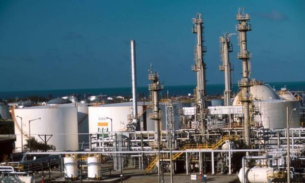The Northeast Lubricating Oil and Derivatives Refinery, one of the leaders in asphalt production in Carare, Brazil, is responsible for about 10% of product production in the country.  Photo: Exposure