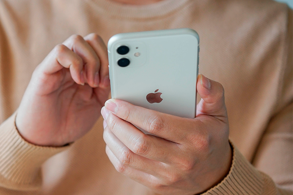 Analyst says iPhone 13 will make calls even without a cellular signal
