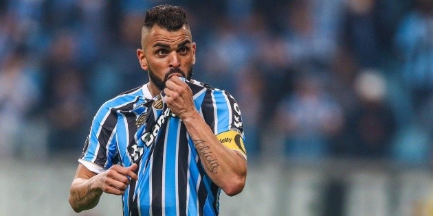 After 247 matches, Grêmio announced the termination by agreement with Maicon.  The steering wheel contract is valid until December