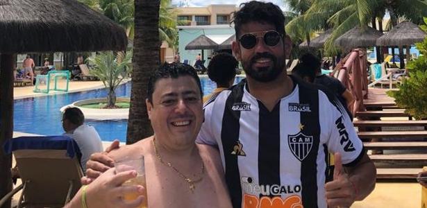 After praising Roster's shirt, Diego Costa won a gift from a fan