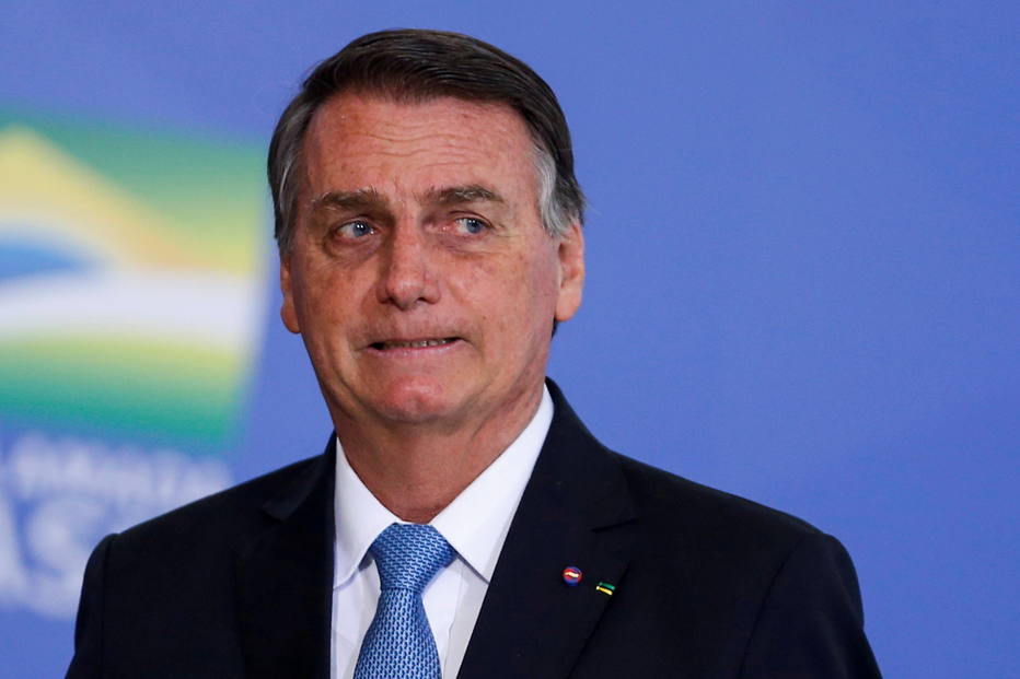 Bolsonaro says the Caixa president is “amazed” by the corruption.  Guimarães blames other departments – the economy