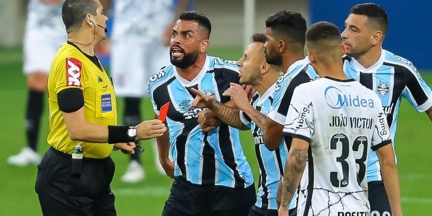 Filipao "attacks" the refereeing and reveals the history of Grêmio with Ricardo Marquez at the whistle: "16 or 17 defeats"