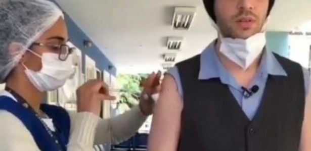Humorist shouts 'Outside SUS' after receiving COVID-19 vaccine and nurse's reaction draws attention