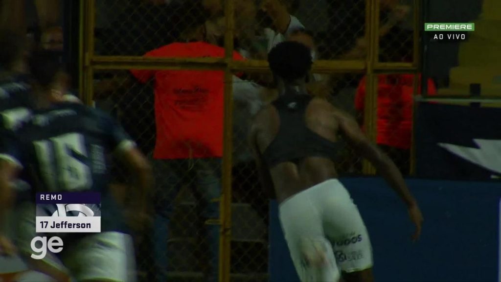 At the back of the crowd is a gate that does not support Remo’s celebration after the winning goal in the end |  Rowing