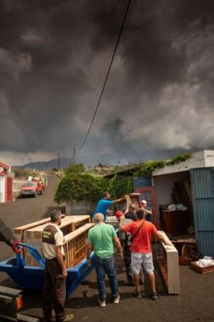 Cumbre Vieja volcano opens a new mouth of eruption and enters an even more violent phase - World