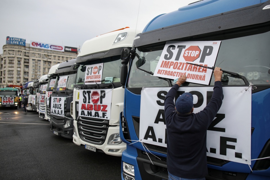 Romanian truck drivers dissatisfied with taxes plan to move to the UK