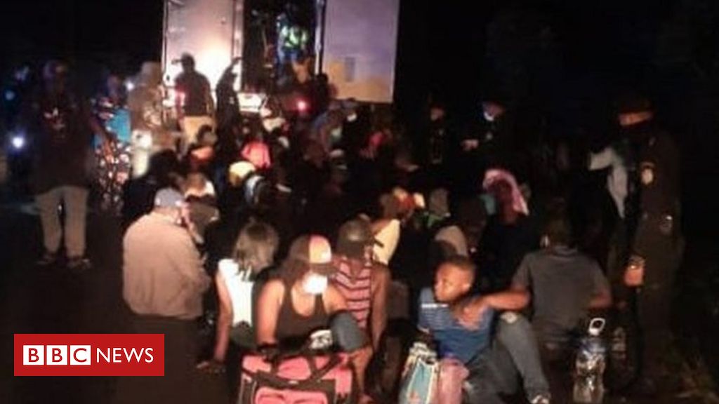 100 migrants discovered in an abandoned container