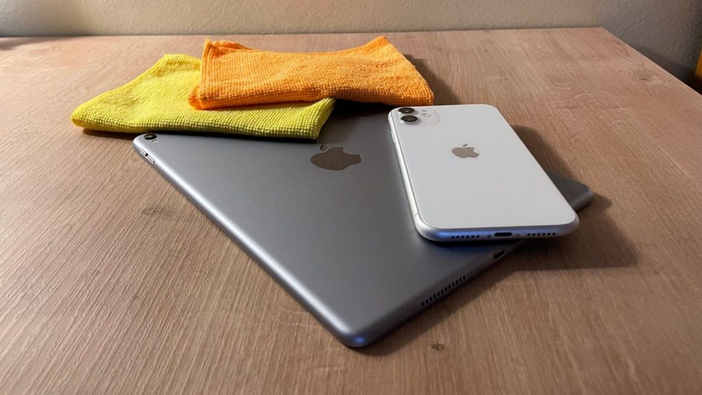 How to properly clean iPhone and iPad