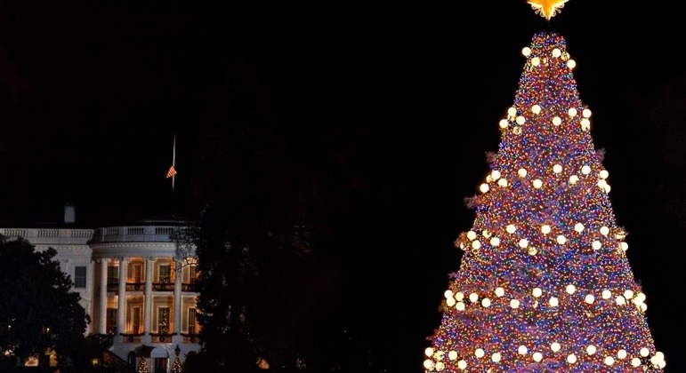 America warns of potential empty shelves at Christmas