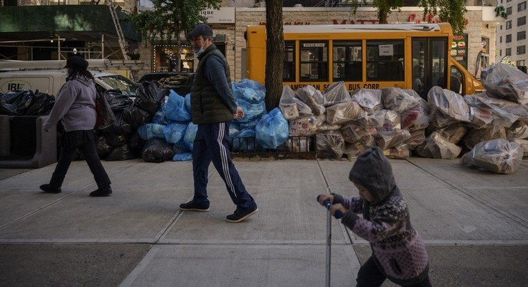 Garbage piles up in New York to protest vaccine demand