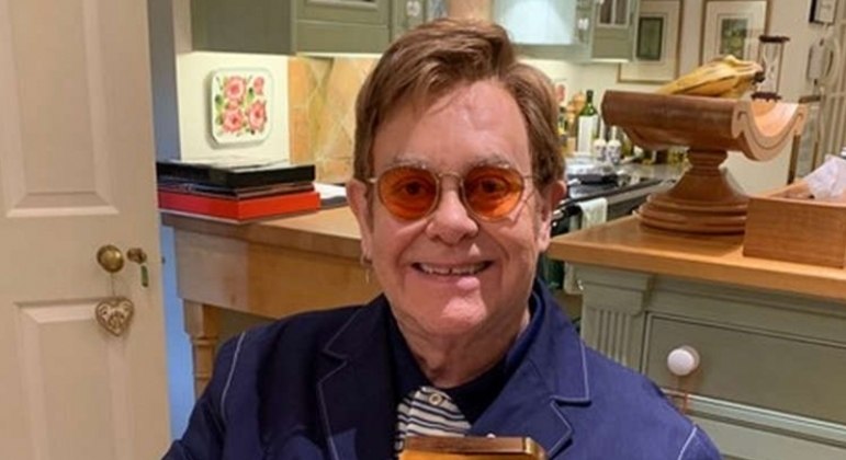 ‘Insurance Sessions’ is Elton John’s eighth #1 UK album – music