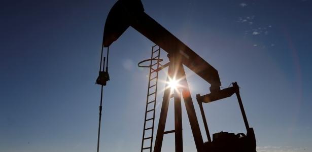 Oil prices fall sharply with expectations of a mild winter in the United States