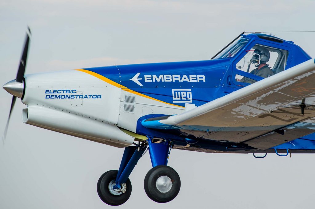 Embraer (EMBR3) posted a 77.4% drop in adjusted loss in the third quarter, to R$179.7 million;  The company changes cash flow forecasts