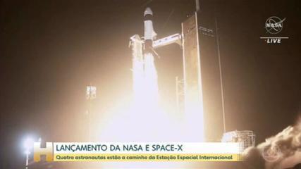 Space-X and NASA send four astronauts to the space station Space-X and NASA send four astronauts to the space station