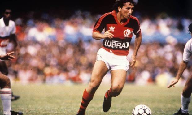 26th place - Flamengo (1987) - Zico in a match against Santa Cruz in the Maracana.  Photo: Hipólito Pereira / Hipólito Pereira / O Globo