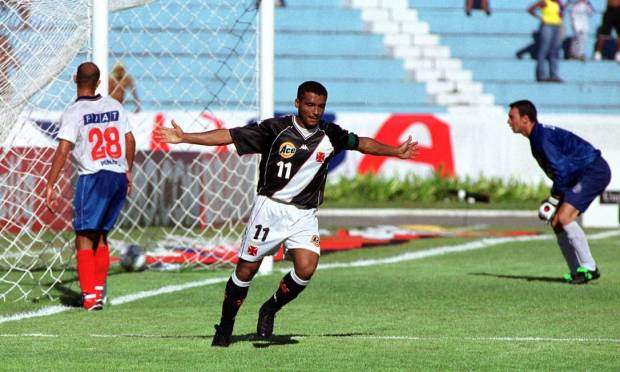 25th place - Vasco (2000) - Romario celebrated the goal by drawing with Bahia in favor of Cuba Joao Havelange.  Photo: Jonne Roriz/Coperphoto/L!  Sportpress