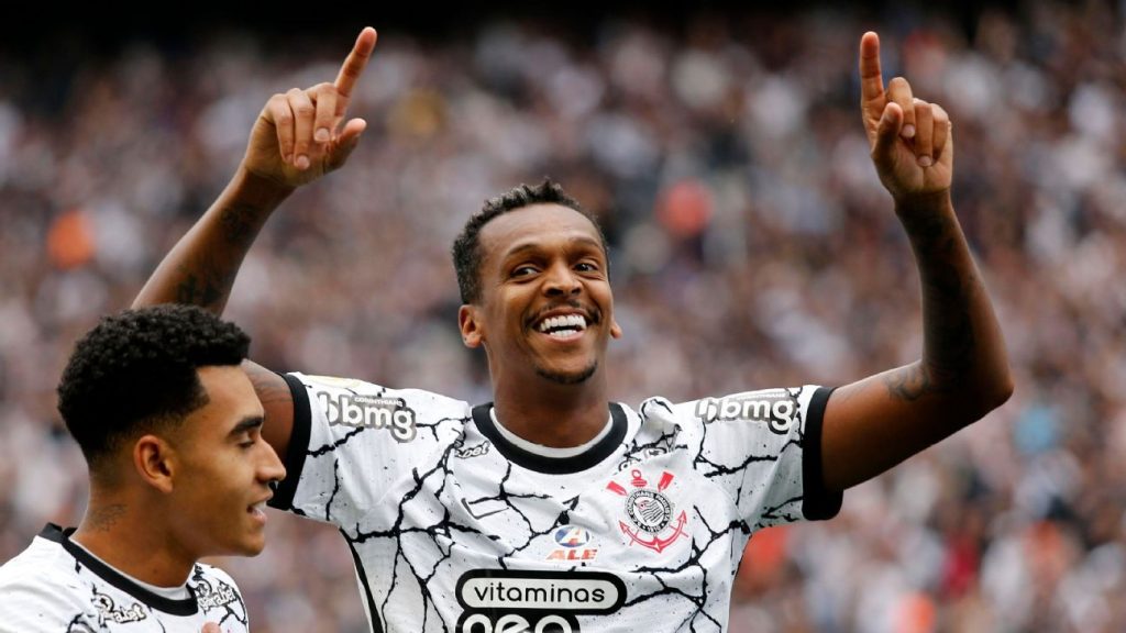Corinthians dominate the derby against Santos, win with a great performance from Joe and return to G4