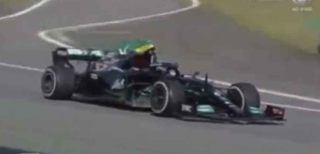 F1: Hamilton drives Interlagos crazy by repeating Senna's gesture (videos)