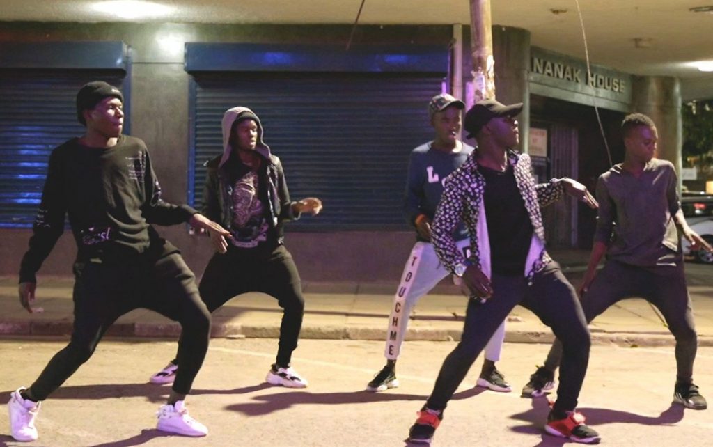 Homeless Kenyans who defy police to dance so they don't go hungry |  Globalism