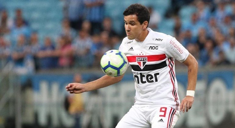 Rogerio Ceni repeats Cruzeiro's mistake.  It takes Sao Paulo's insecurity, paraphrasing, into the latter part of Brazil - Prisma