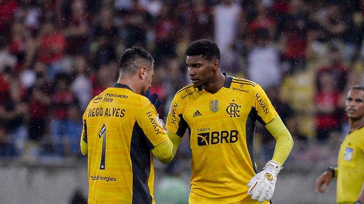 Diego Alves has been replaced by Hugo Sousa due to injury, in the match between Flamengo and Ciara - Marcelo Cortes/CRF - Marcelo Cortes/CRF