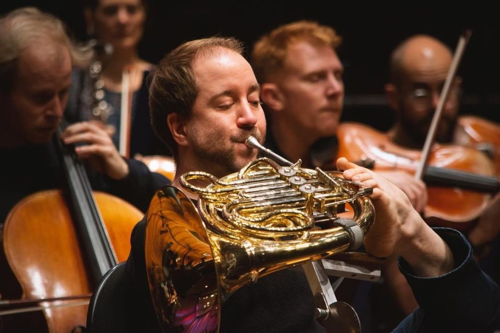 A musician who plays the trumpet with his feet in a prestigious orchestra |  Look how cute it is