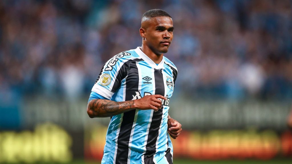 Douglas Costa is closer to Sao Paulo, which organizes itself with the aim of strengthening