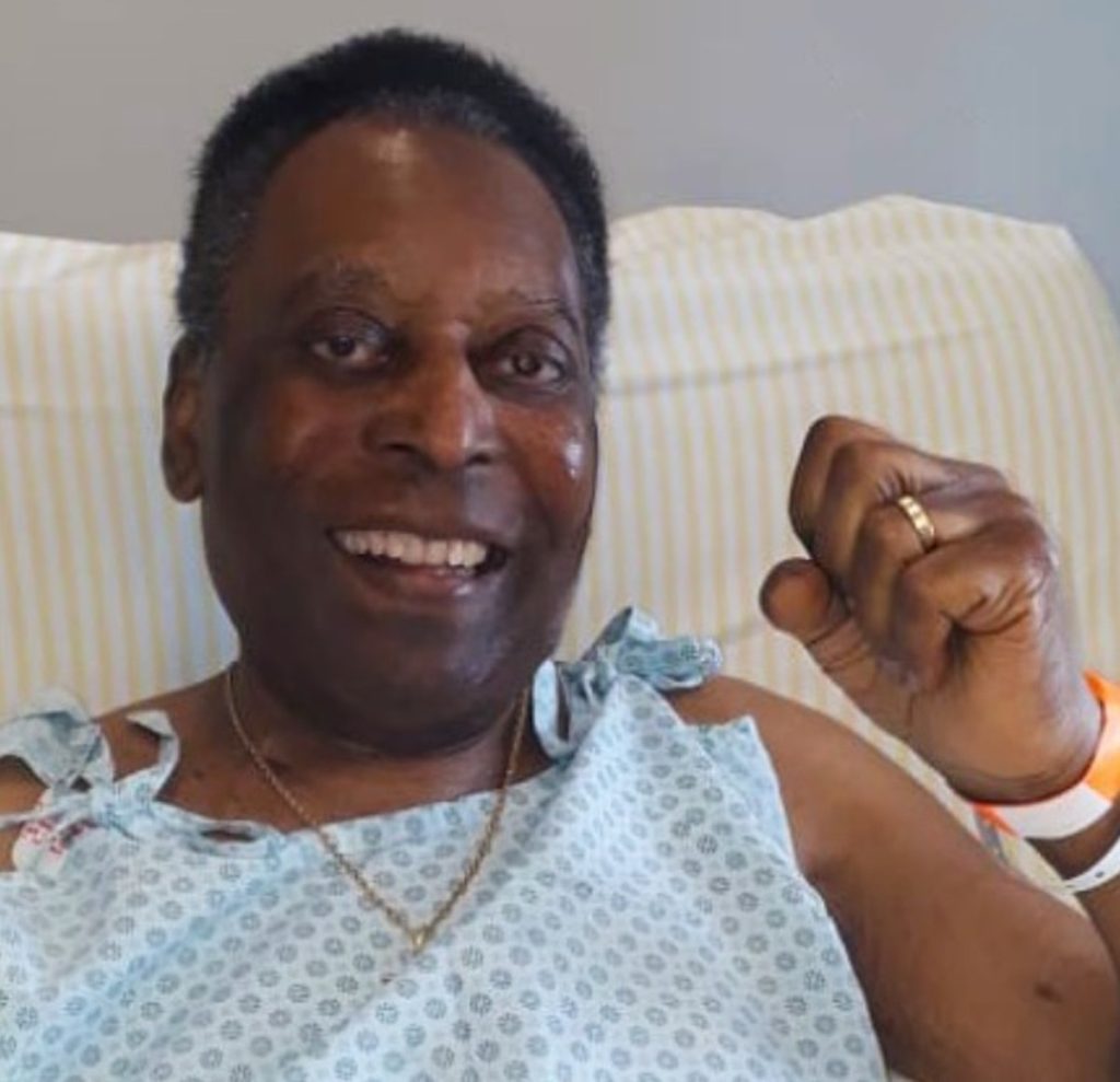 Pele, who was hospitalized, details the treatment and said he will undergo new tests: "Don't worry" |  football
