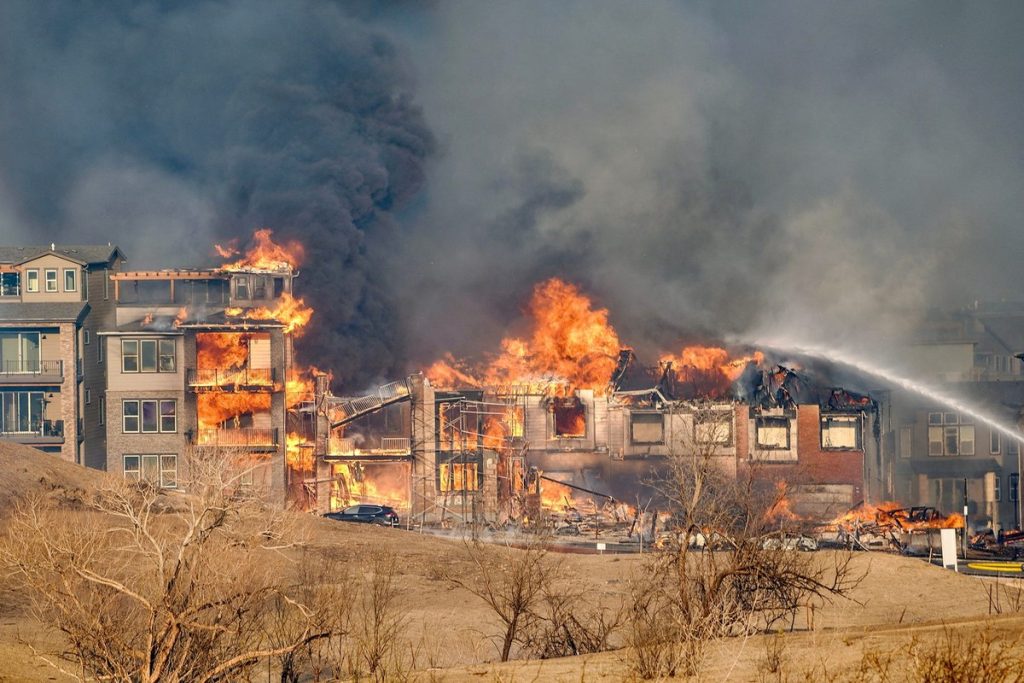 Residents flee their homes after massive fire in Colorado, United States |  Globalism