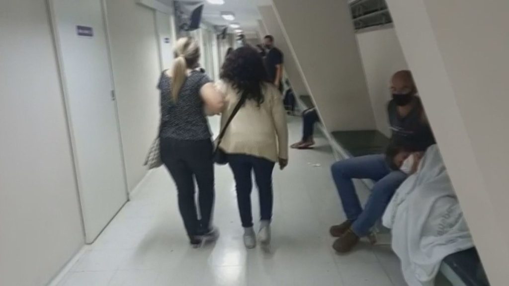 São Paulo State Civil Service Hospital has crowded corridors, patients with flu-like symptoms lie on the floor and are late to get care |  Sao Paulo